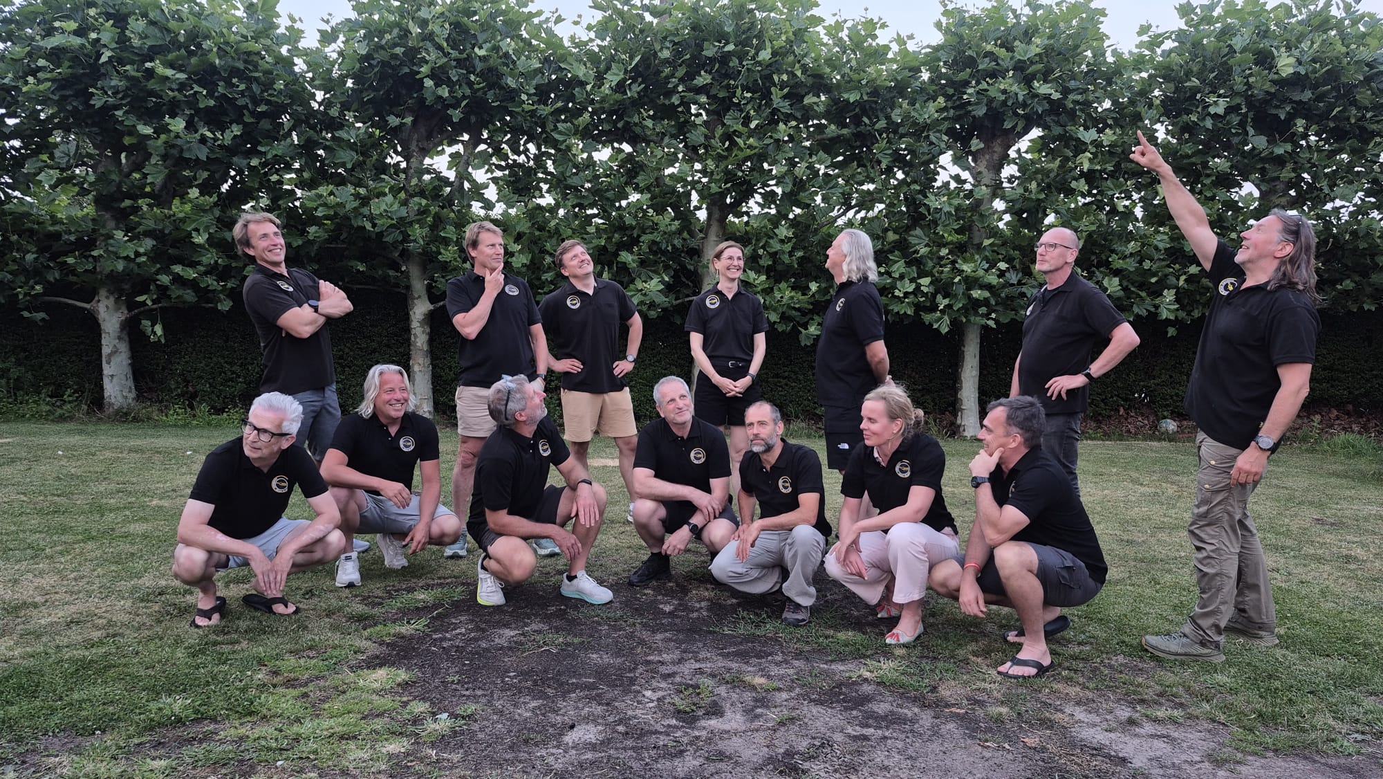 Het volledige Climbing Managers team in officiële outfit
